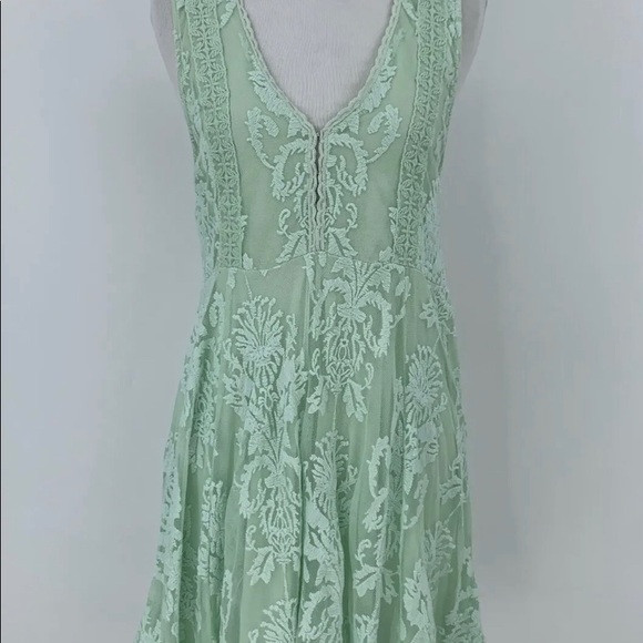 Free People Rein Over Me Mint Green Lace Dress Women's Size 4 Raw Hem Lined - Picture 3 of 4